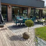 L Instant Suspendu Maison 25m2 Avec Coin Salon Wifi Netflix Maison Like And Homestay