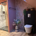 Homestay L Instant Suspendu Maison 25m2 Avec Coin Salon Wifi Netflix Maison Like And *
