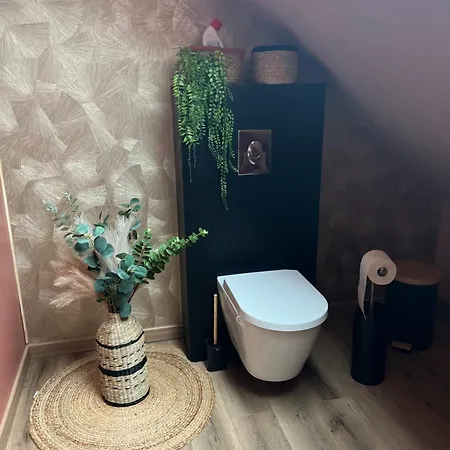 בית אירוח L Instant Suspendu Maison 25m2 Avec Coin Salon Wifi Netflix Maison Like And