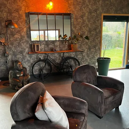 L Instant Suspendu Maison 25m2 Avec Coin Salon Wifi Netflix Maison Like And בית אירוח