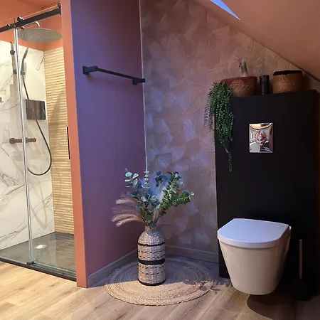 בית אירוח L Instant Suspendu Maison 25m2 Avec Coin Salon Wifi Netflix Maison Like And *