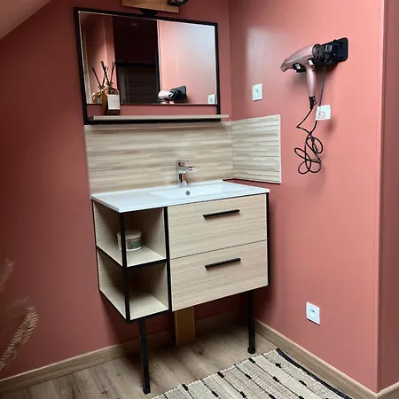 L Instant Suspendu Maison 25m2 Avec Coin Salon Wifi Netflix Maison Like And בית אירוח Duclair