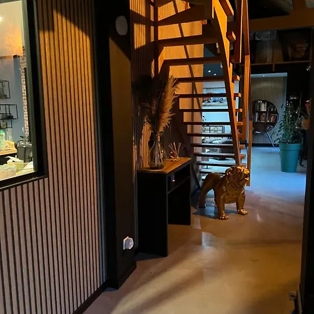 L Instant Suspendu Maison 25m2 Avec Coin Salon Wifi Netflix Maison Like And בית אירוח *