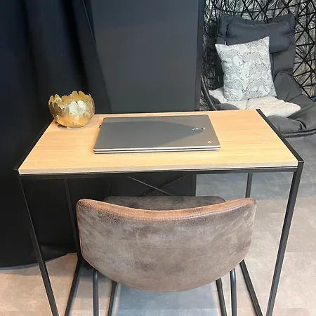 L Instant Suspendu Maison 25m2 Avec Coin Salon Wifi Netflix Maison Like And *