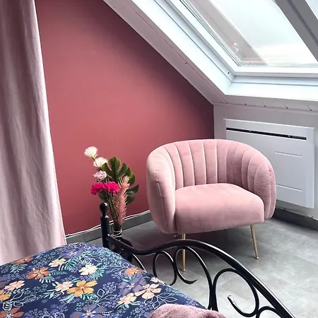 L Instant Suspendu Maison 25m2 Avec Coin Salon Wifi Netflix Maison Like And Privatunterkunft *